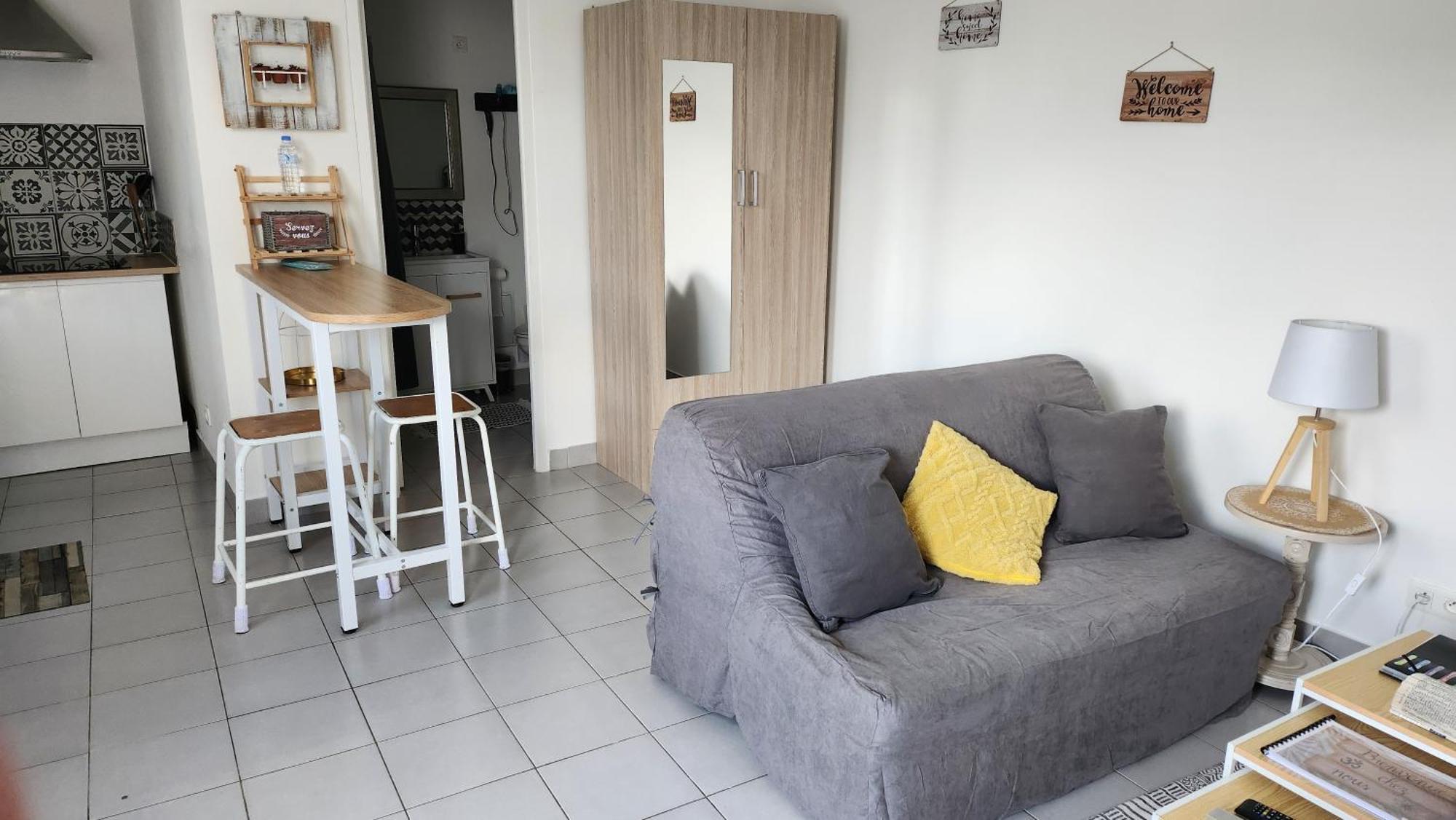 Joli Studio En Centre Ville Faremoutiers Exteriör bild