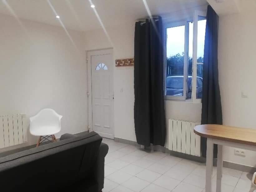 Joli Studio En Centre Ville Faremoutiers Exteriör bild