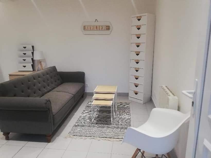 Joli Studio En Centre Ville Faremoutiers Exteriör bild